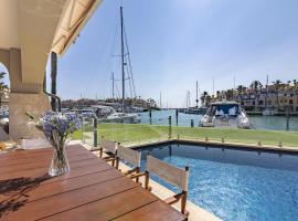 Waterside Apartment in Sotogrande Marina with Private Pool，位于圣罗克的公寓