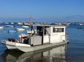 Bateau logement nuit Insolite Astragale，位于雷日卡普费雷的船屋