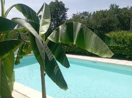 Gîtes NATURISTES Périgord Rocamadour Sarlat naturiste de mi mai à septembre，位于Salviac的酒店