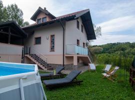 Holiday house Zarja - with sauna and hot tub，位于Bizeljsko的别墅