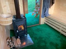 Camping sauna masaj ciubar，位于Petrila的滑雪度假村