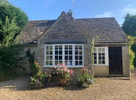 The Cottage Hankerton Priory，位于Hankerton的Spa酒店