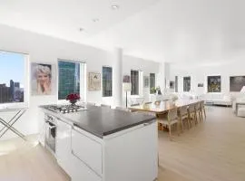 Luxury 4 Bedroom Apartment Near Times Square, New York City
