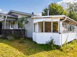 Cozy Home In Slvesborg With Kitchen