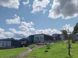 Eden Garden，位于Llangain的木屋