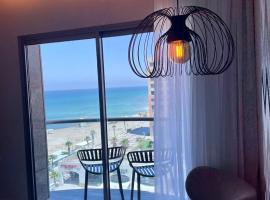 Suite on the beach，位于海法卡梅尔海滩附近的酒店