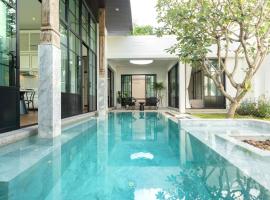 Exquisite Asian Fusion: 3BR Pool Mono Villa 10，位于Ban Pak Lak的家庭/亲子酒店