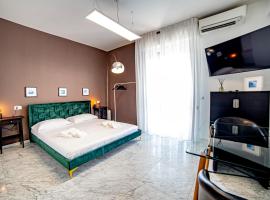 Splendida camera vista mare con terrazza e finiture di lusso，位于马瑞纳迪卡拉拉的旅馆