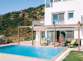 Chic Villa w Patio Pool 3 min to Beach in Bodrum，位于京多安的酒店