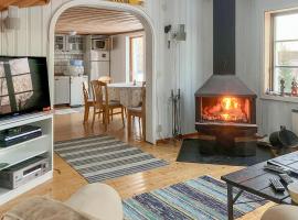 Lovely Home In Skellefteå With Kitchen，位于谢莱夫特奥的酒店