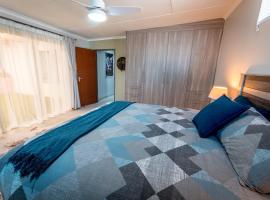 Meerkat Manor Self-Catering & Accommodation Windhoek，位于温特和克雷比豪斯停车场附近的酒店