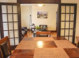 Comfy and Spacious 3 BR - Easy City Access，位于匹兹堡的酒店