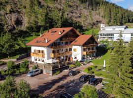 Hotel Malga Passerella，位于莫埃纳的酒店