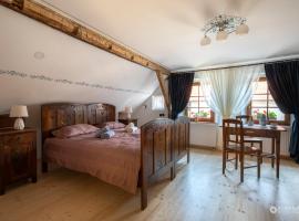 Notranjska hiša - traditional country house, close to the world attraction Cerknica lake，位于Begunje pri Cerknici的度假屋