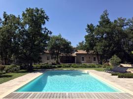 La Bergerie Provencale - Luberon - Provence - villa with heated pool，位于鲁西永的度假屋