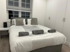1 bed high quality modern flat，位于埃奇韦尔的公寓