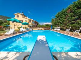 Villa Mimosa con Piscina - Goelba，位于Marmi的酒店