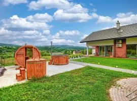 ArPioNa dom nad jeziorem z jacuzzi, sauną i placem zabaw
