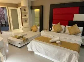Riverbank Suites 805