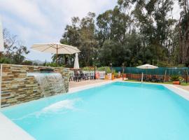 Majestic Mountain Villa with heated pool，位于摩亚的带停车场的酒店