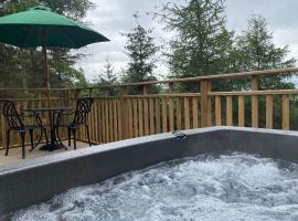 Conker Lodge with Hot Tub，位于库珀的酒店