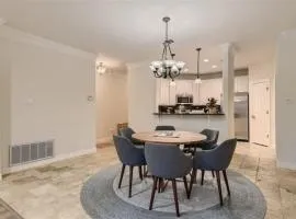 Captivating 4BR Haven with Park View near DT