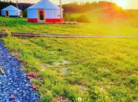 Glamping Niebiańska Osada Jurty Dolnośląskie，位于Wolany的豪华帐篷营地