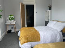 Great 2 bedroom flat，位于普里茅斯Mount Gould Hospital附近的酒店