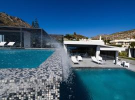 Black Diamond Luxury Beachfront Villa，位于苏尼翁的酒店