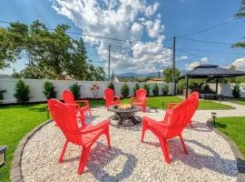 Backyard Oasis Hot Tub, BBQ, Outdoor Bar