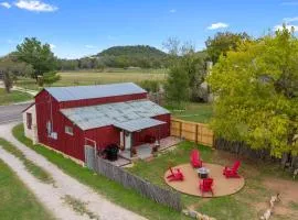 Gorgeous Barn Cabin 10min from Main St!