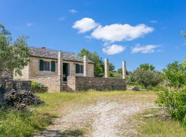 Secluded house with a parking space Supetar, Brac - 17330，位于苏佩塔尔的酒店