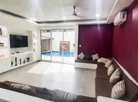 Villa De Santos Acapulco Playa Bonfil Alberca，位于阿卡普尔科的度假屋