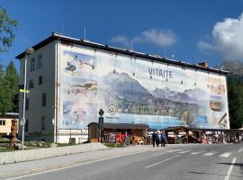 Turistická ubytovňa SHB ,Štrbské Pleso - Vysoké Tatry，位于什特尔布斯凯普莱索的酒店