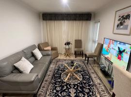 ADELAIDE CBD APARTMENT - 3BR, 2BATH & CARPARK，位于阿德莱德Adelaide Himeji Garden附近的酒店