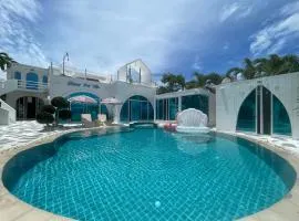 Happy pool villa