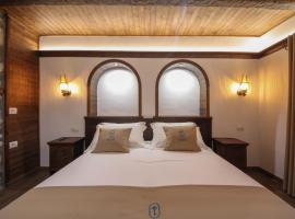Kruja Albergo Diffuso , Inside Kruja Castle，位于克鲁亚的酒店