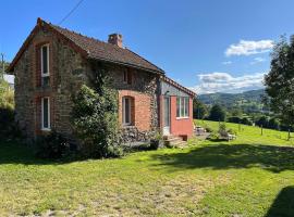 Maison independante pour 2 tout inclus Tiny House for 2 all included，位于Teilhet的酒店