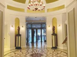 Taj Hotel Cape Town - luxury 5 star suites - very spacious with kitchenette, Lions Head views