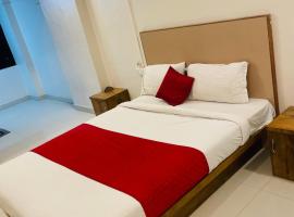 Hotel Ace Executive，位于Loni Kand的酒店