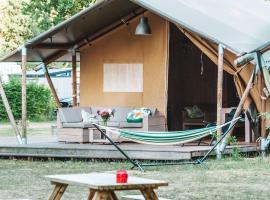 Glamping Holten luxe safaritent 2，位于霍尔滕的酒店