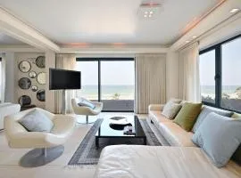 Luxurious Beach Front 1BR by HolyGuest