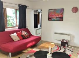 Modern Spacious Detached Cottage in Cambridge，位于Cherry Hinton的酒店