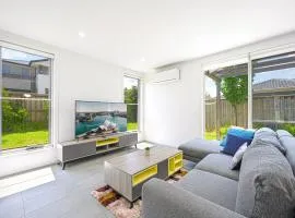 Denham Court Adorable 4Br house with Wifi &Parking