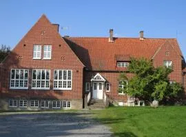 Lärarinnabostad i vacker byskola