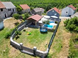 3 Bedroom Stunning Home In Tijarica