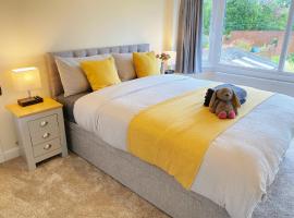 Beautiful Home, BHX Airport, NEC, King Size Beds, Free Parking，位于Sheldon的酒店