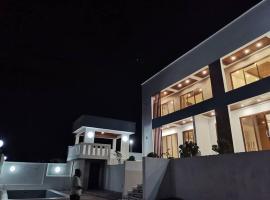 FOUR IN ONE RESIDENTIAL HOMES，位于林贝的酒店