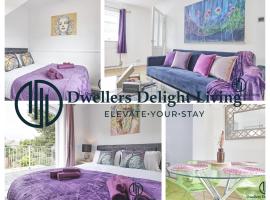 Purple Velvet - 2 Bed Home Spacious - Basildon Essex Upto 5 Guests, Free Wifi , Free Parking，位于巴塞尔顿的酒店