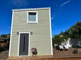 Fully equipped new tiny-house，位于库雷萨雷的度假屋